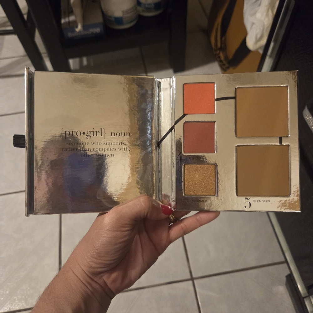 Woosh Beauty "Fold Out Face" complete Makeup Palette - Picture 8 of 17